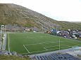 Spordiväljakud - nii jalgpalliväljakud, tenniseväljakud kui .. | Kunstmurukattega spordiväljakud Kunstmuru Norras spordiväljakul, pildil on näha muru paigaldamise käigus lisatud valged jooned mis on püsivamad kui tavaline jalgpalliväljaku ääremärgistus.  